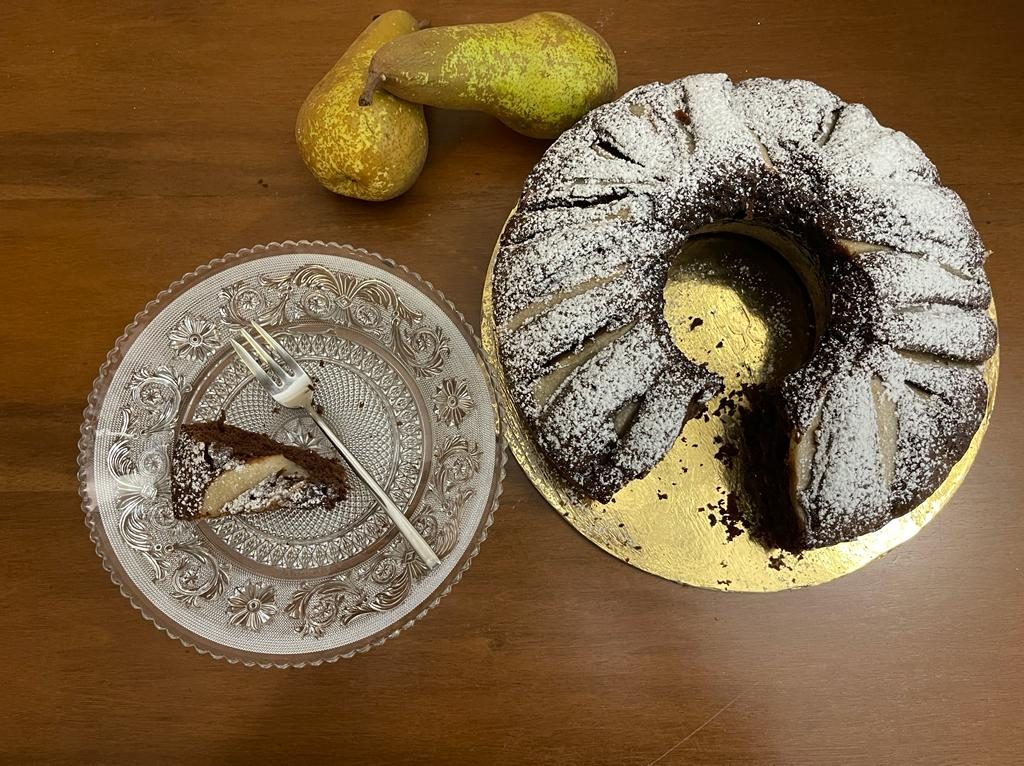 CIAMBELLA SOFFICE ALLE PERE E CIOCCOLATO