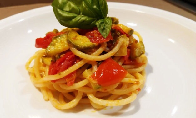 SPAGHETTONI POMODORINI E ZUCCHINE DELLA MONICA