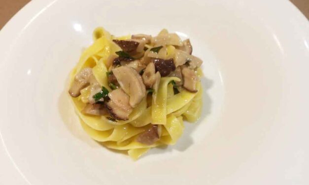 TAGLIATELLE ALL’UOVO CON FUNGHI PORCINI FRESCHI DELLA MONICA