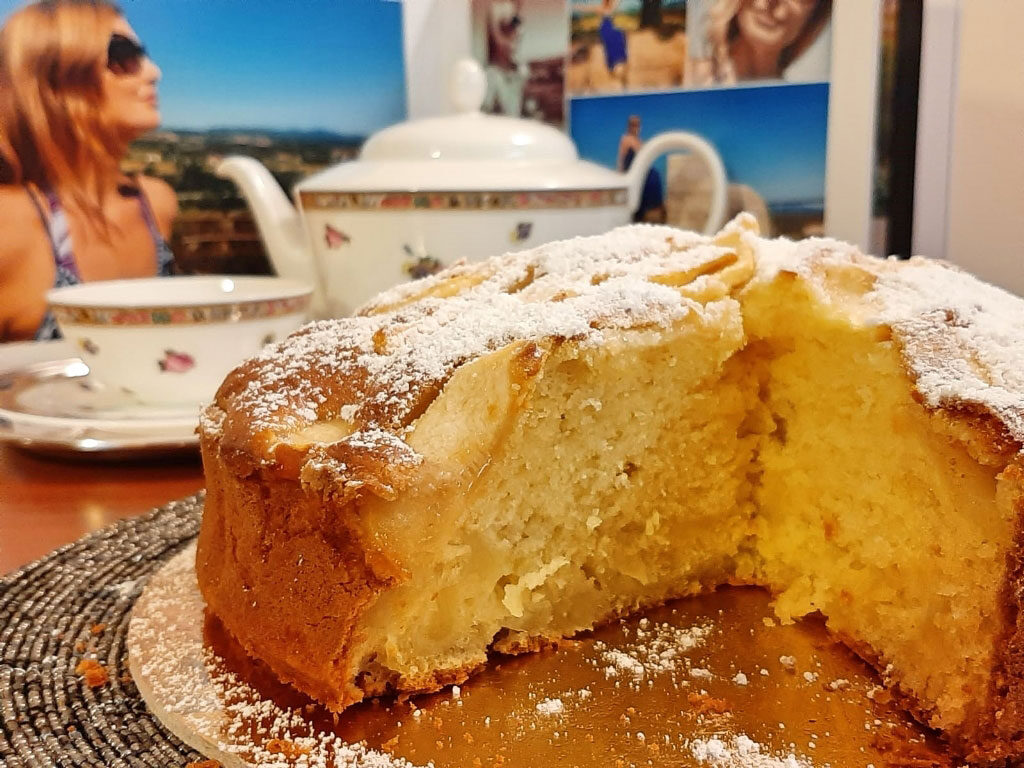 Torta sofficissima con mele e mascarpone della Monica