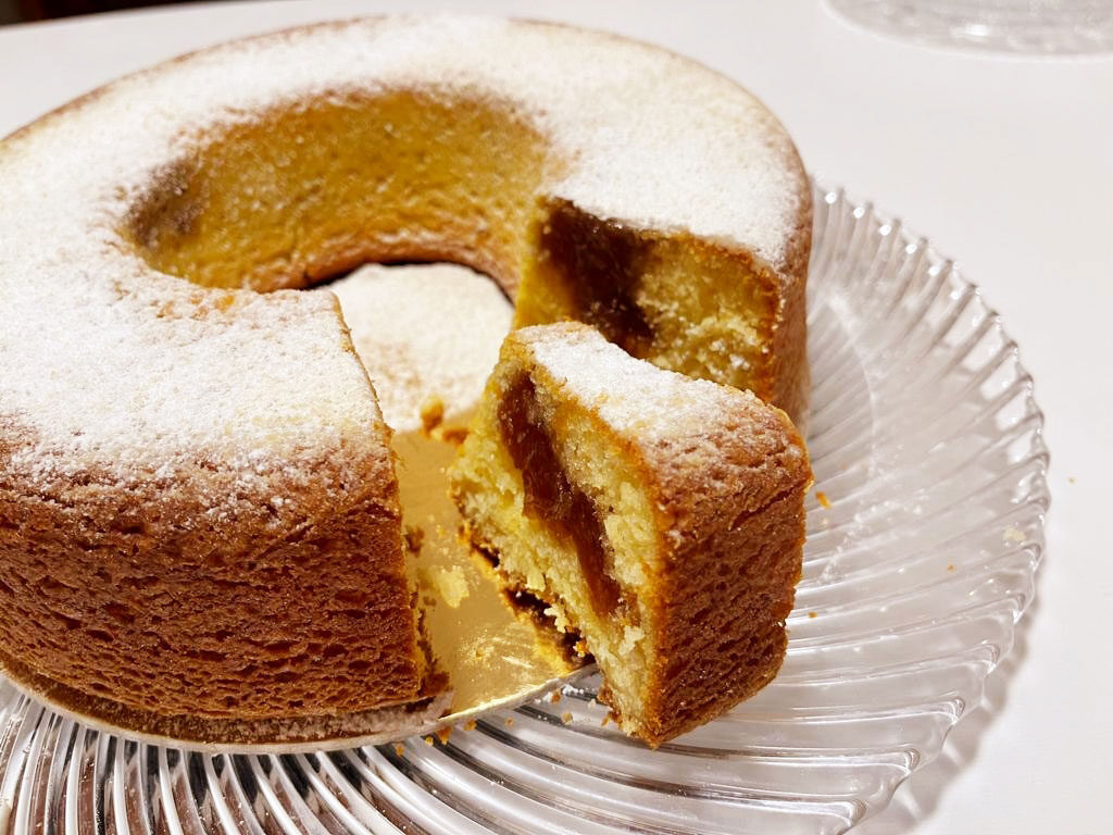 Ciambella soffice con yogurt e marmellata della Monica