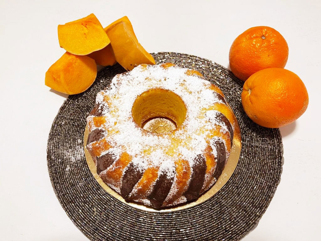 Ciambella umida con zucca e arancia della Monica